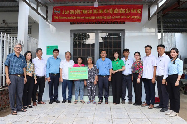 05-trao-nh-t-nh-thu-gn-2025-4--d5bda89ff